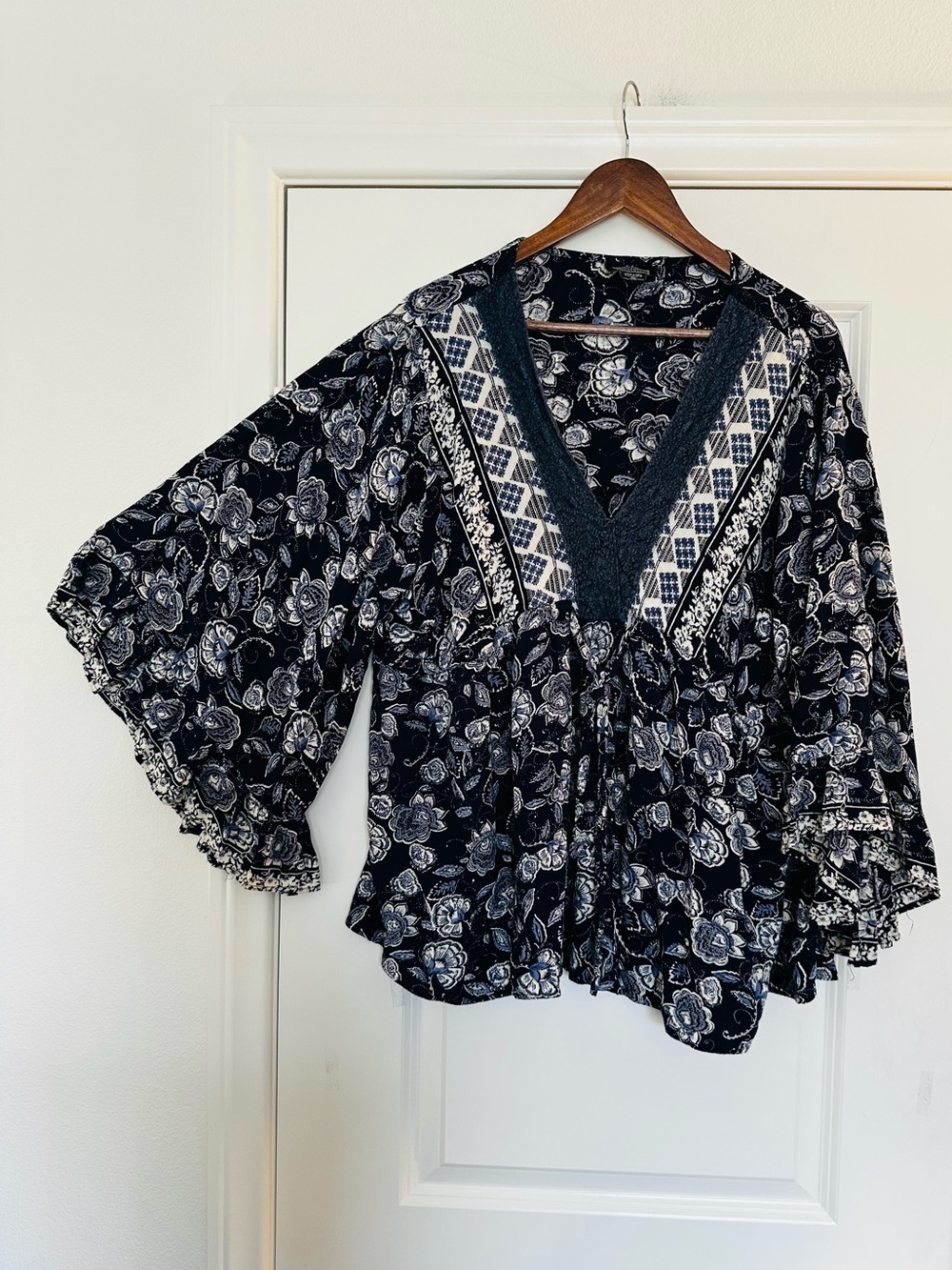 100% Rayon Angie Navy White Floral Boho Blouse Cottagecore Hippie Plus Size 1X